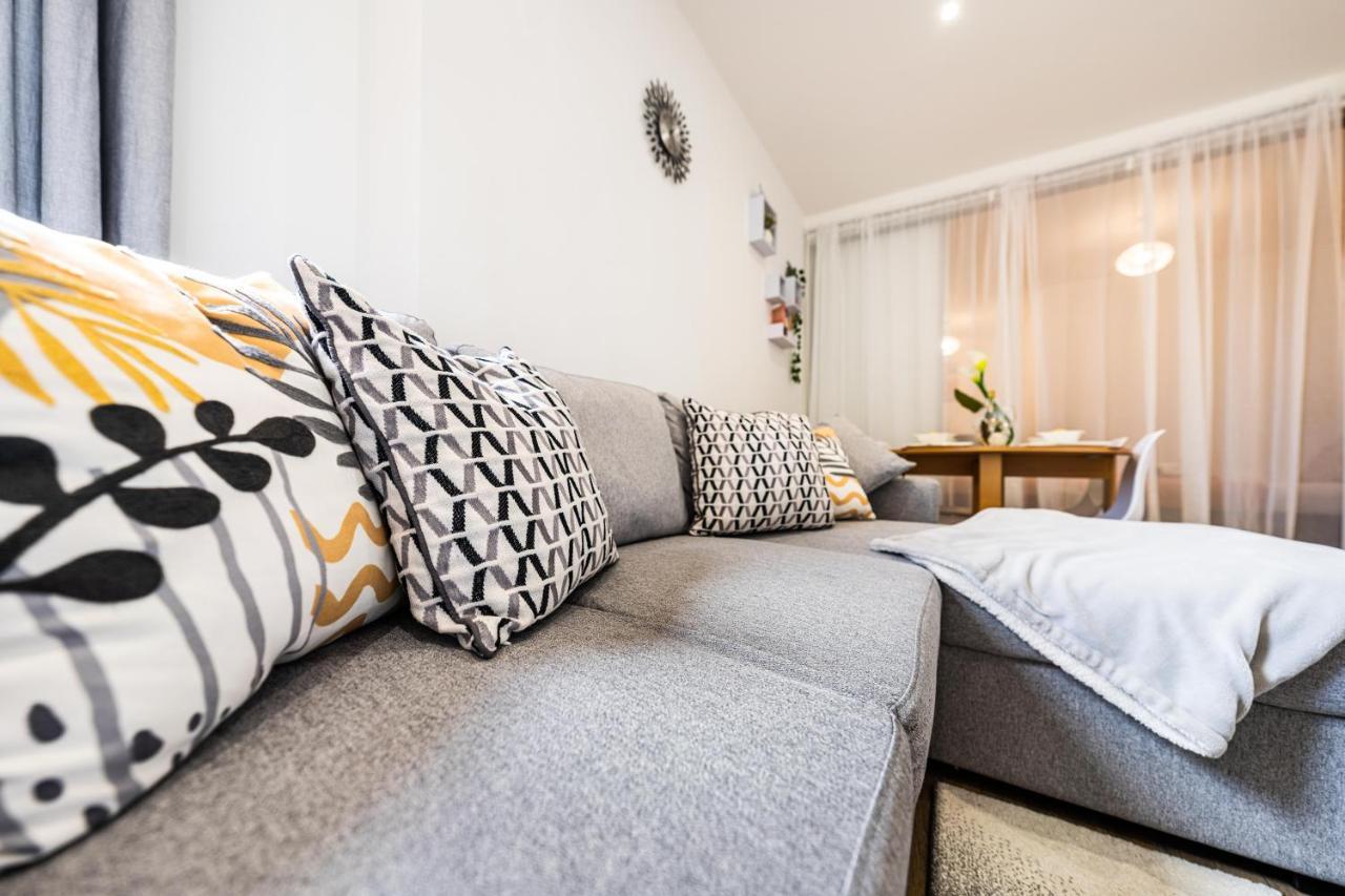 Mission Wave - Venture Apartment Staines-upon-Thames Bagian luar foto