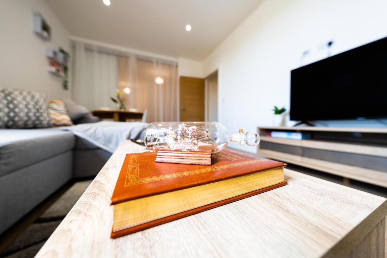 Mission Wave - Venture Apartment Staines-upon-Thames Bagian luar foto