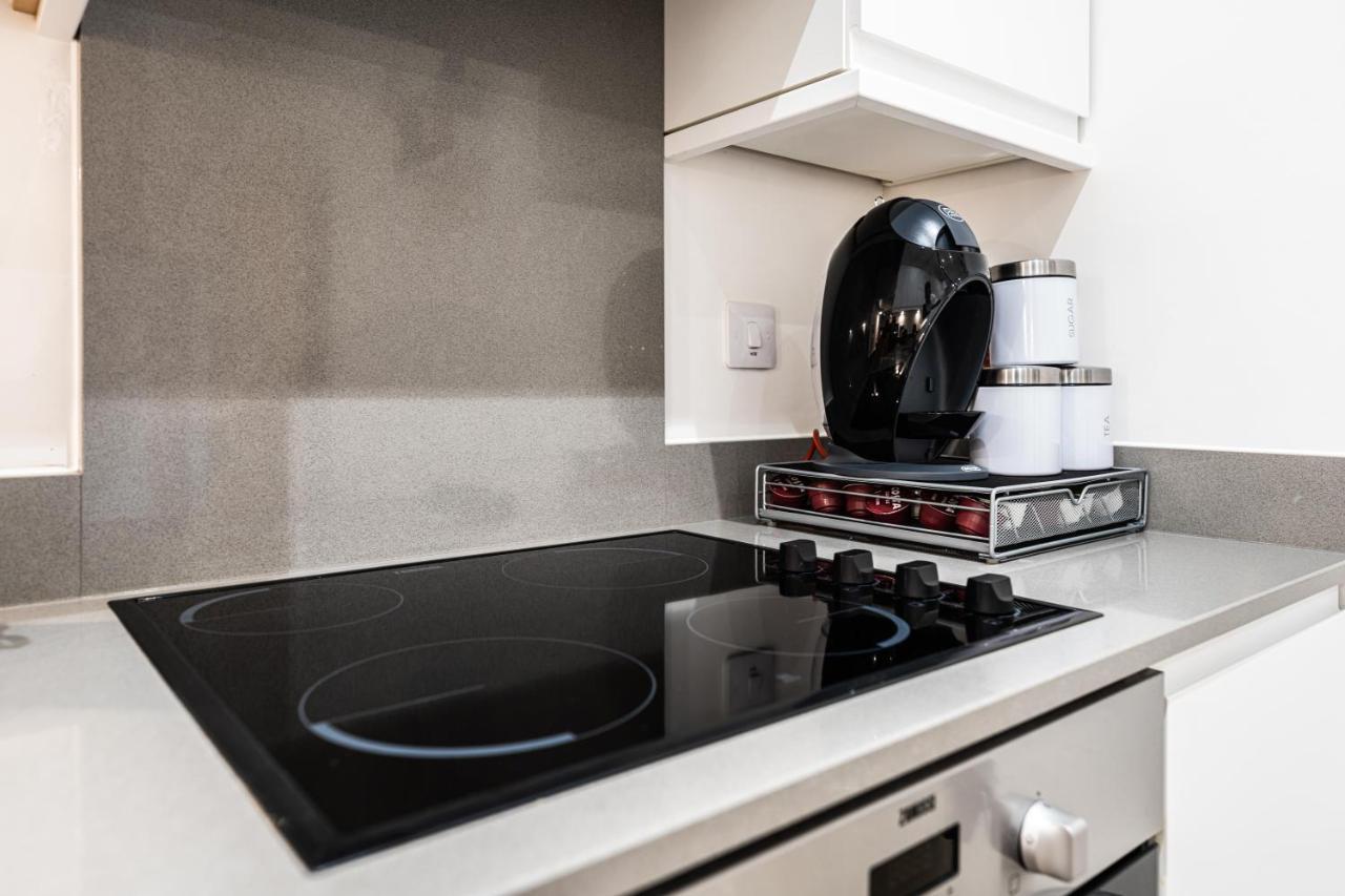 Mission Wave - Venture Apartment Staines-upon-Thames Bagian luar foto