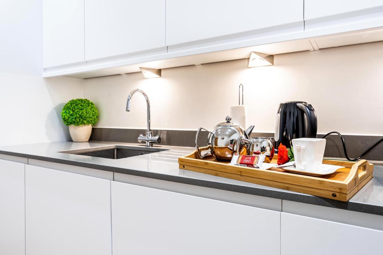 Mission Wave - Venture Apartment Staines-upon-Thames Bagian luar foto