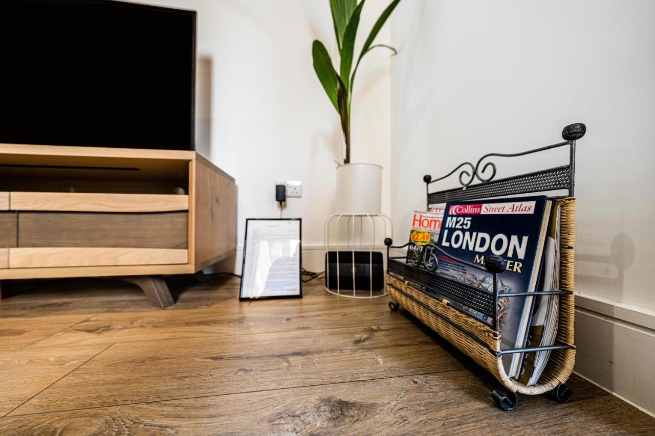 Mission Wave - Venture Apartment Staines-upon-Thames Bagian luar foto