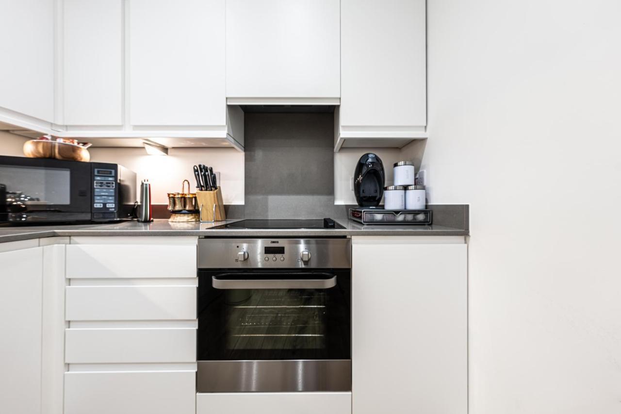 Mission Wave - Venture Apartment Staines-upon-Thames Bagian luar foto